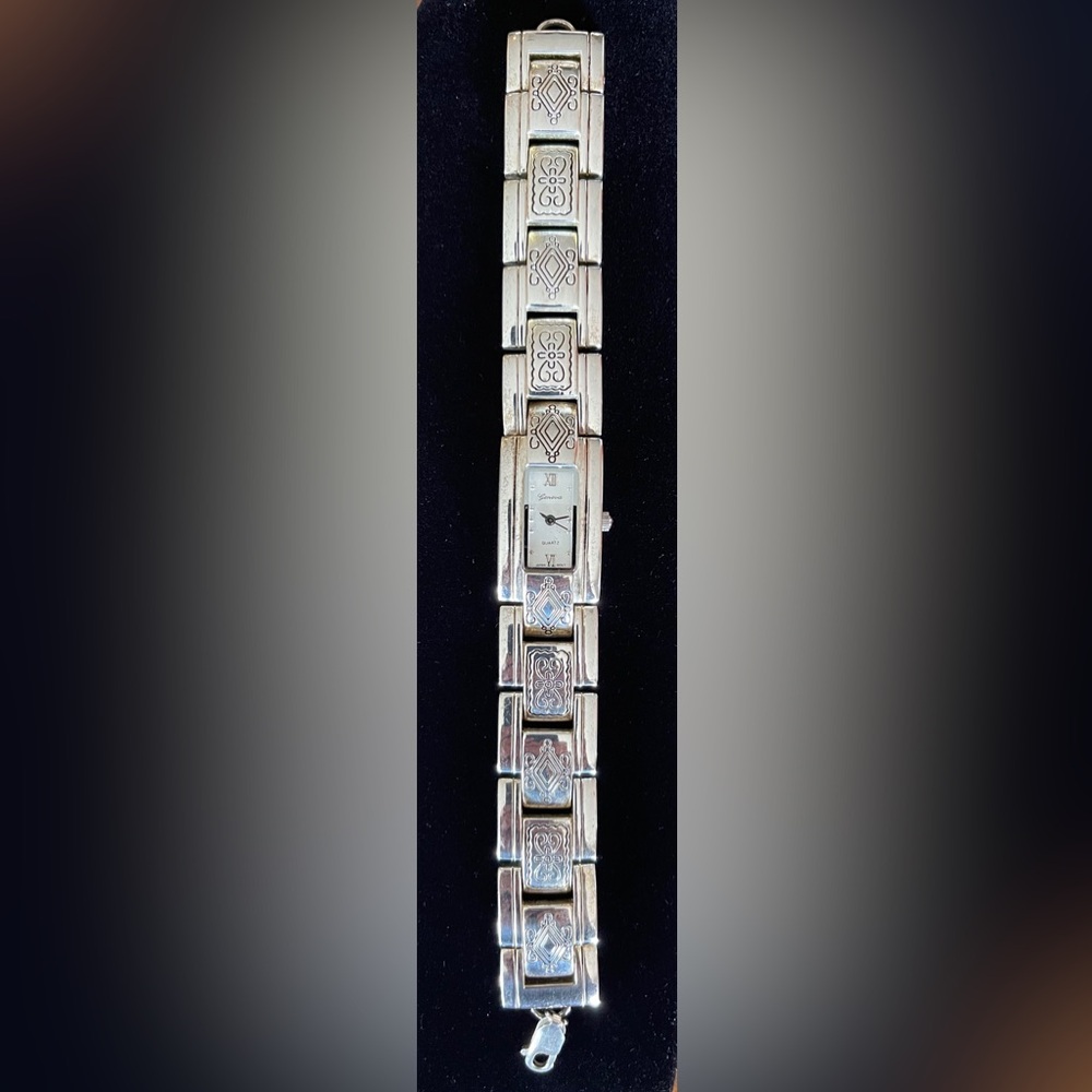 Vintage 90’s Geneva Brighton (Style) Silver-Tone Decorative Link Bracelet Watch